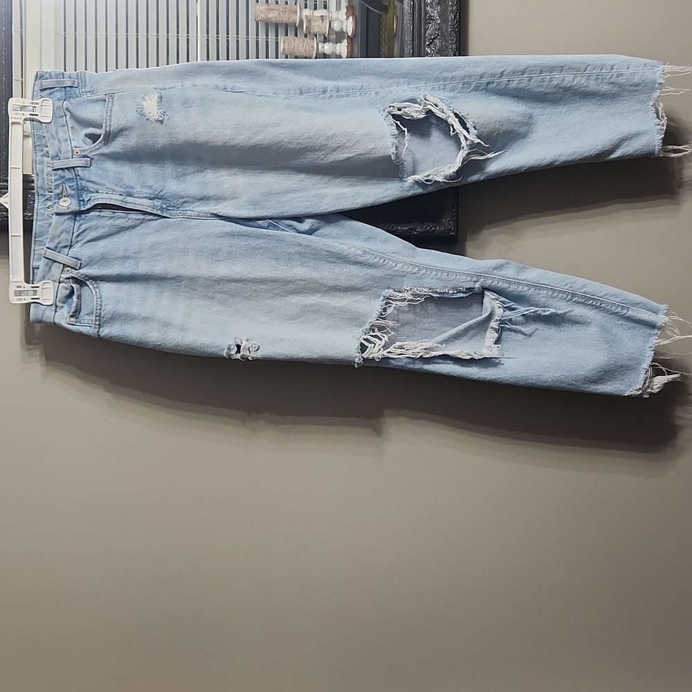 American Eagle Strigid Mom Jeans Size 8 Short. Rise 11"/Length 26"  EUC